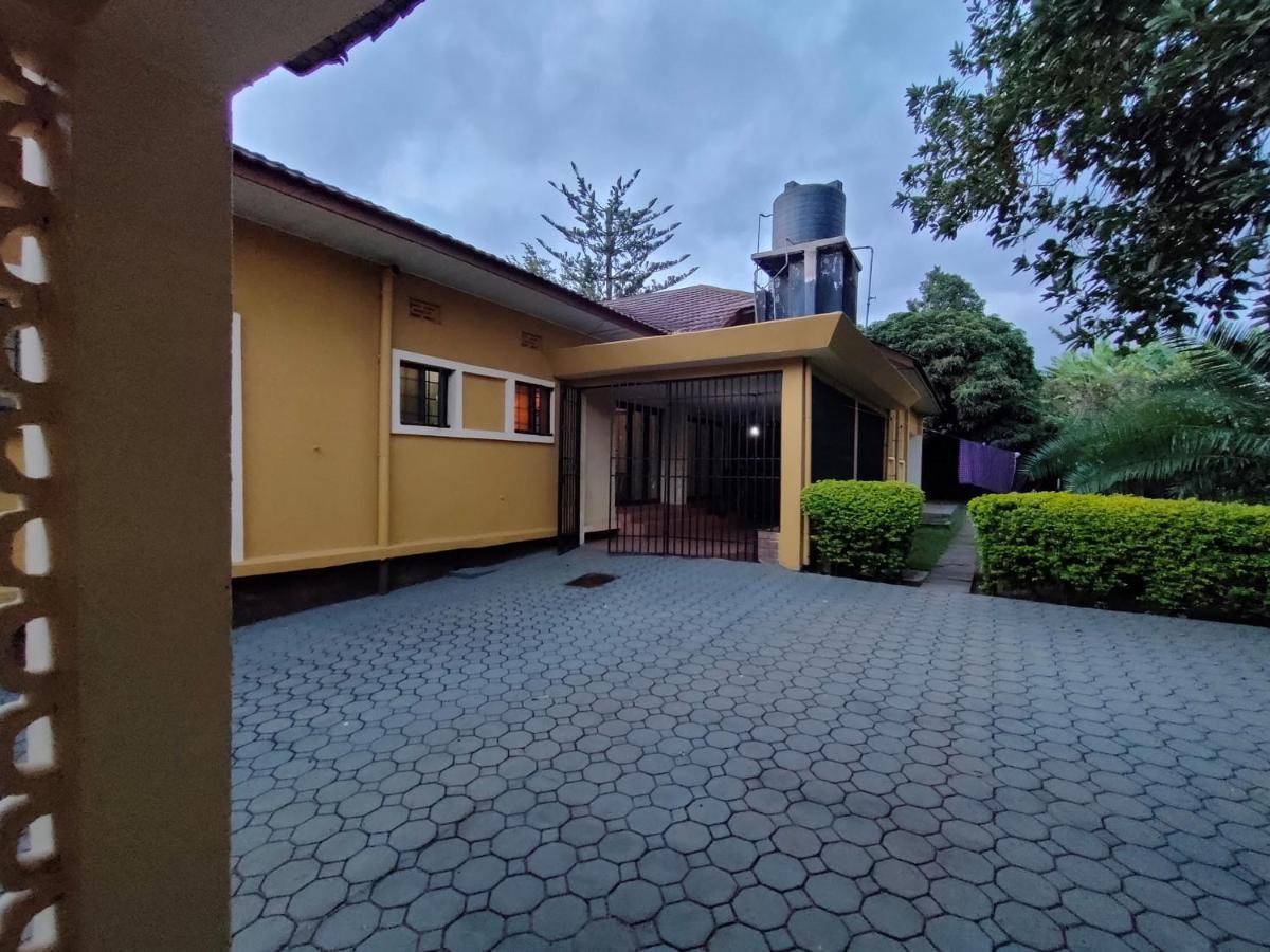 Hostel Yellow Travel House Arusha Exterior foto